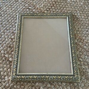 VINTAGE INSPIRED GOLD 11x14 FRAME
